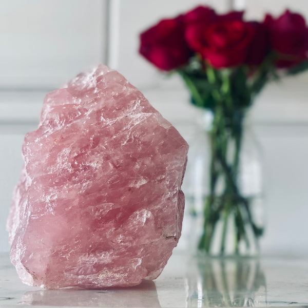 What makes rose quartz pink?