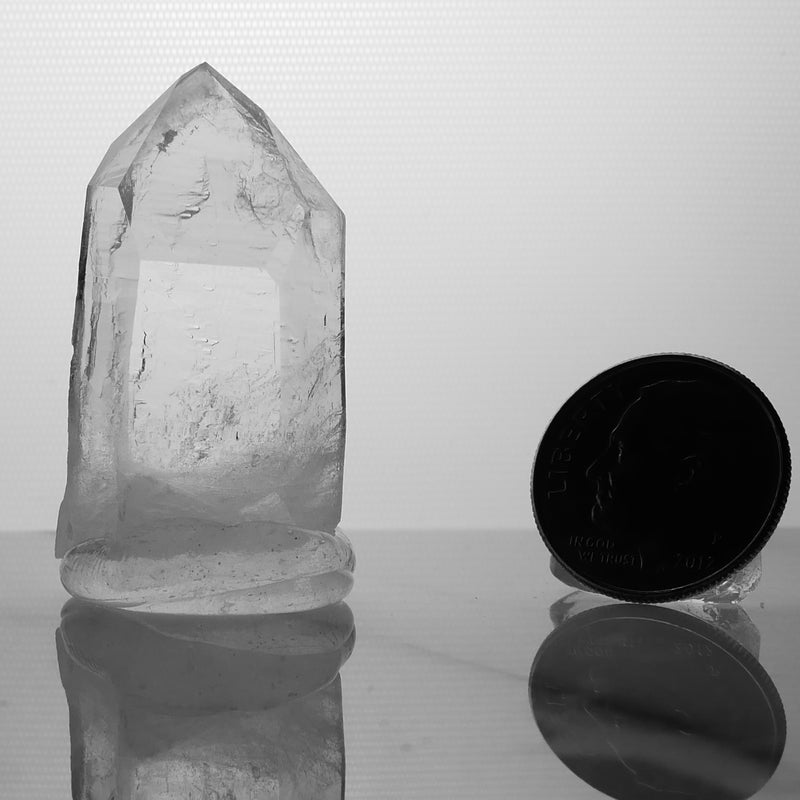 Tiny Arkansas clear quartz crystal (12g)