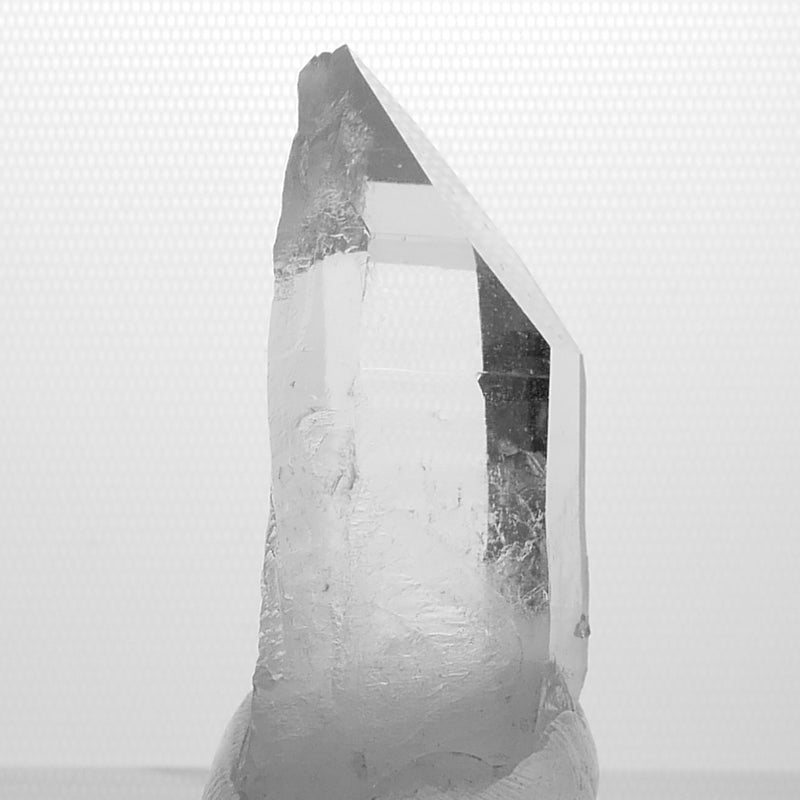 Tiny Arkansas clear quartz crystal (12g)